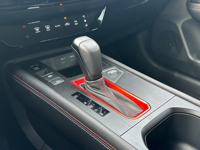 Used 2025 Nissan Kicks SR AWD/4WD image 33