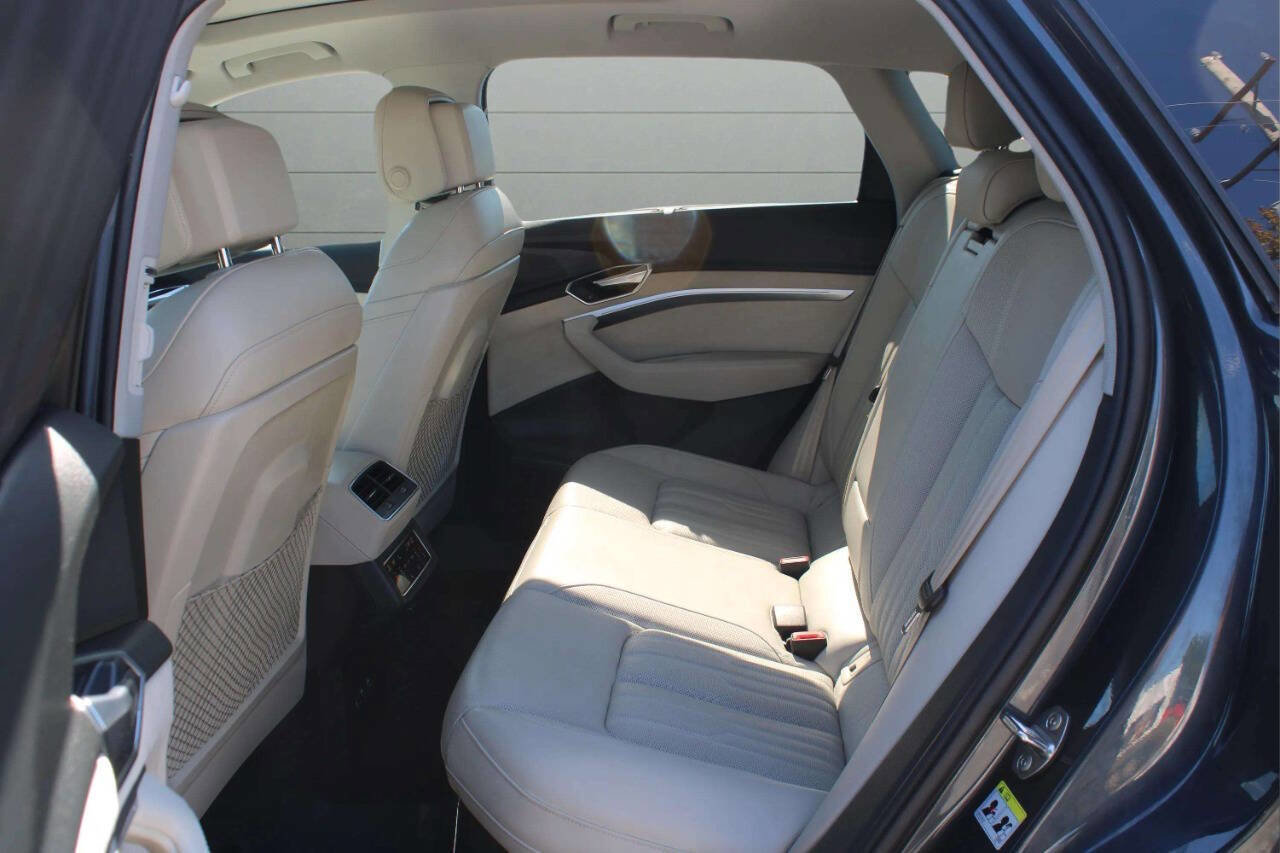Used 2019 Audi e-tron Prestige image 14