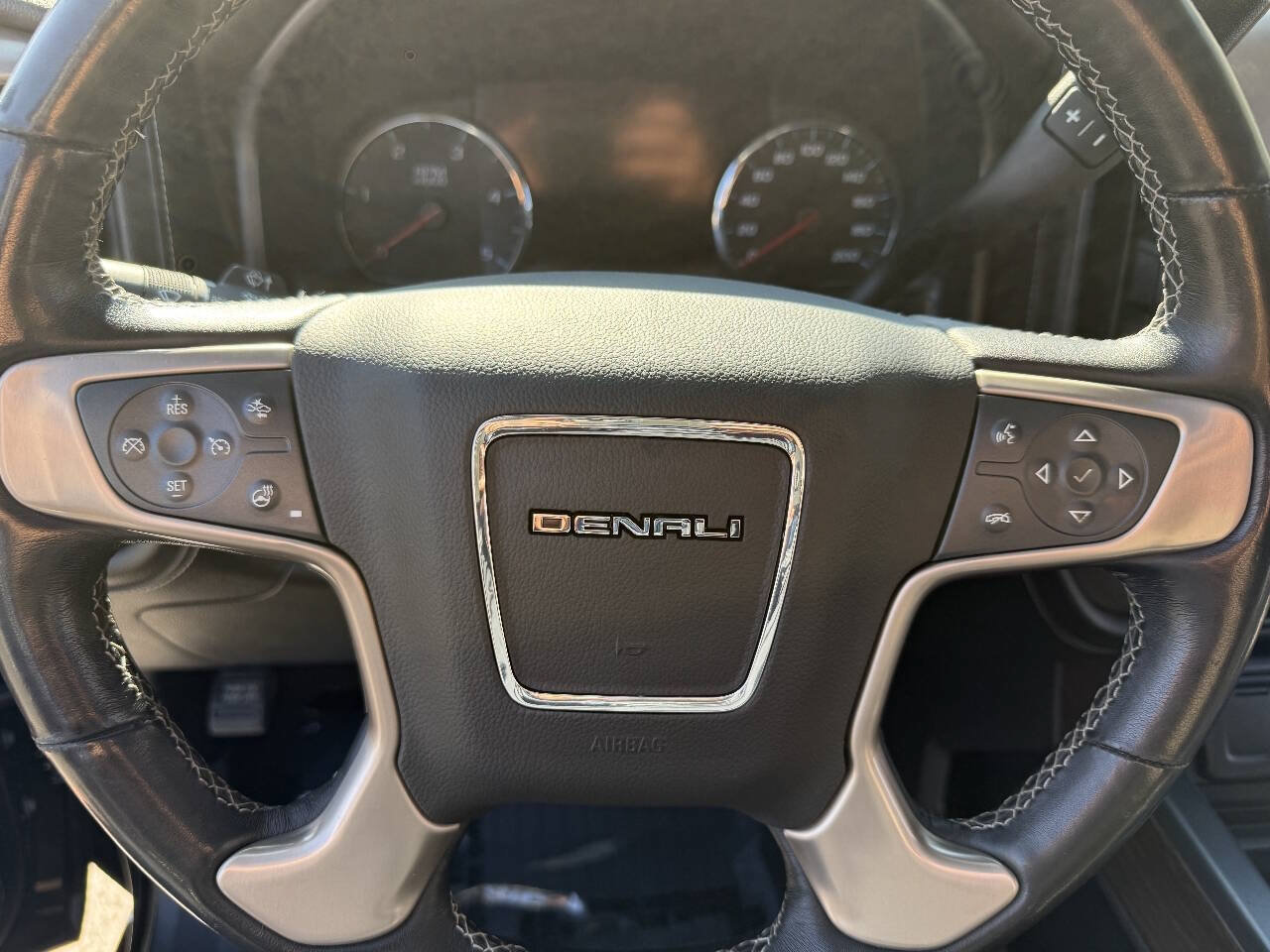 Used 2019 GMC Sierra 3500 Denali w/ Suspension Package, Off-Road AWD/4WD image 17