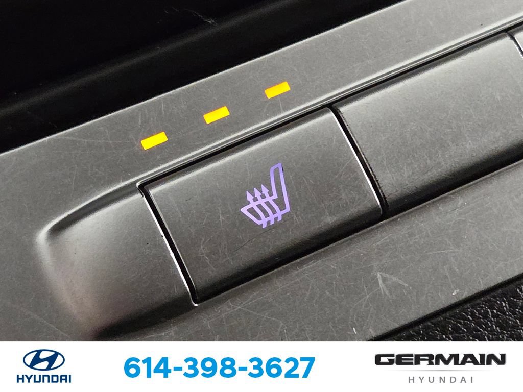 Used 2023 Kia Carnival LX FWD image 31