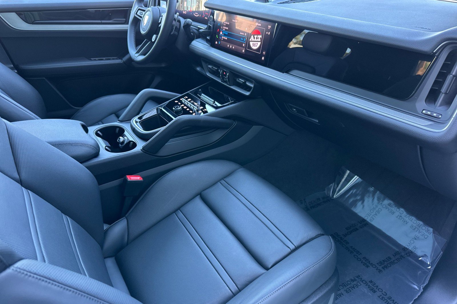 Used 2025 Porsche Cayenne Coupe image 16