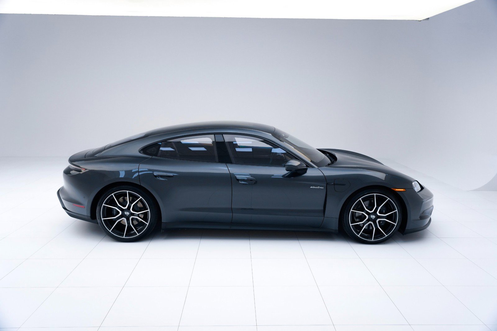 New 2026 Porsche Taycan image 8