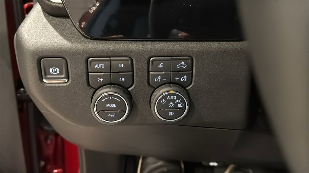 Used 2025 Chevrolet Silverado 1500 LTZ w/ LTZ Premium Package image 34