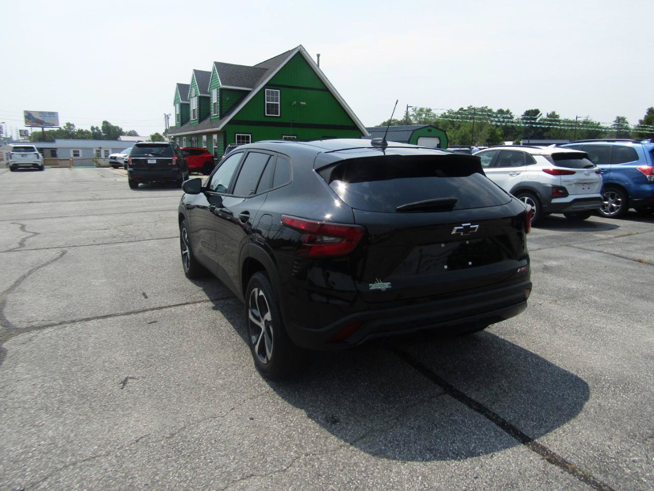 Used 2025 Chevrolet Trax RS FWD image 5
