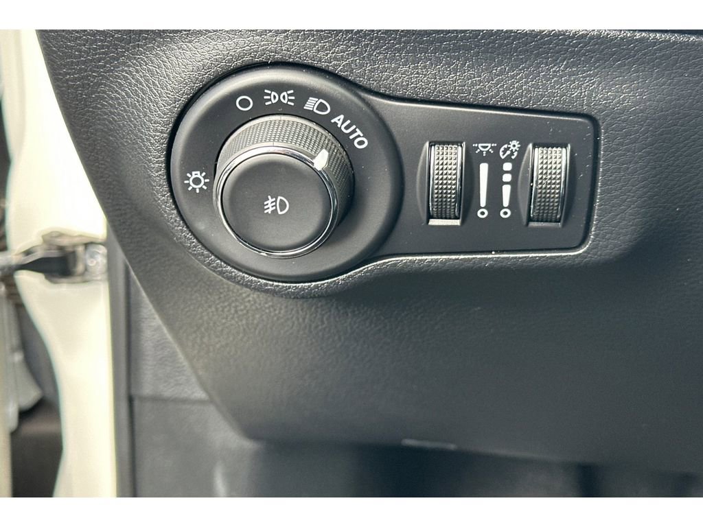 Used 2021 Jeep Compass Latitude image 32