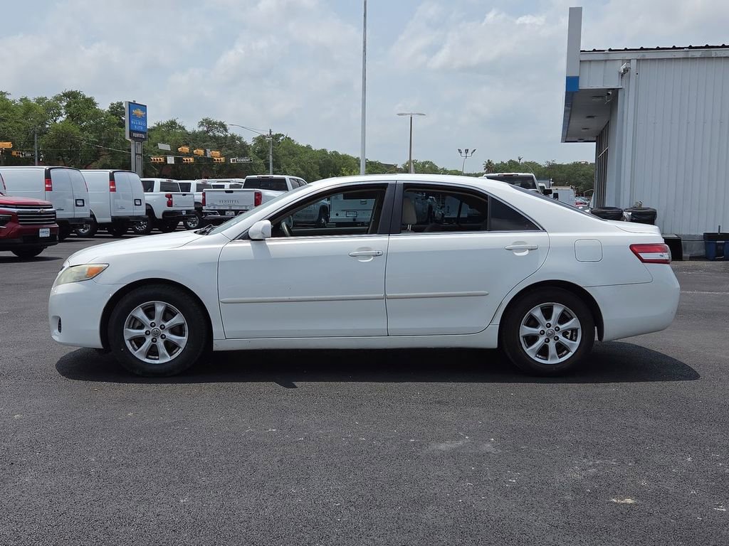 Used 2011 Toyota Camry LE w/ LE Extra-Value Pkg FWD image 3