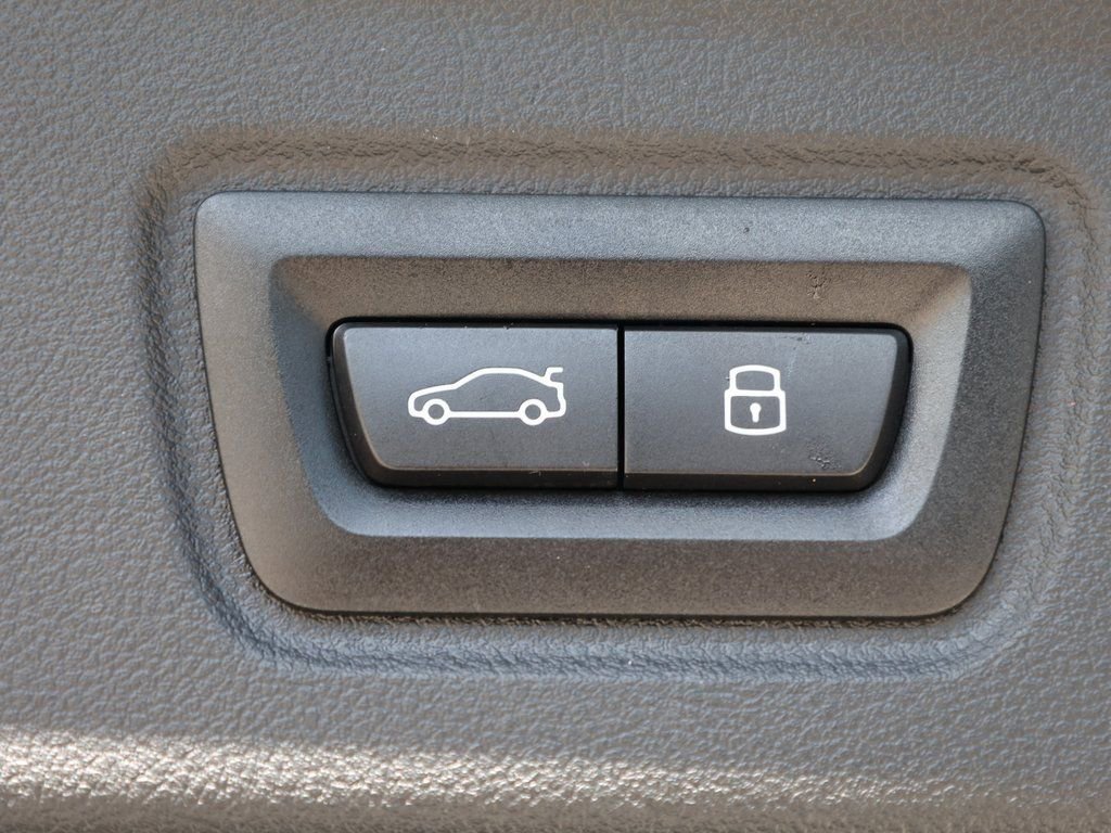 Used 2025 BMW i4 eDrive40 w/ M Sport Package image 9