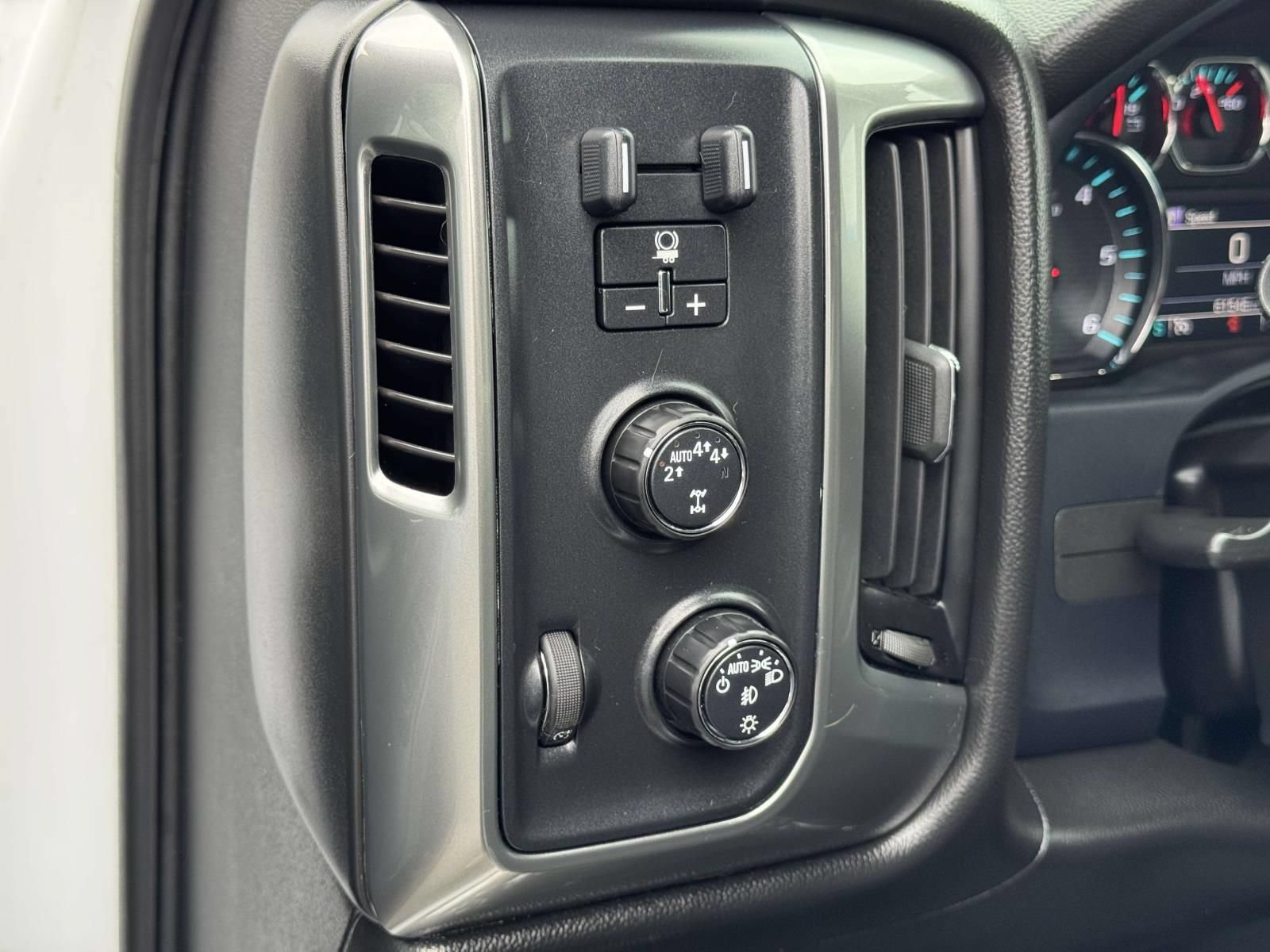 Used 2018 Chevrolet Silverado 1500 LT w/ All Star Edition AWD/4WD image 15