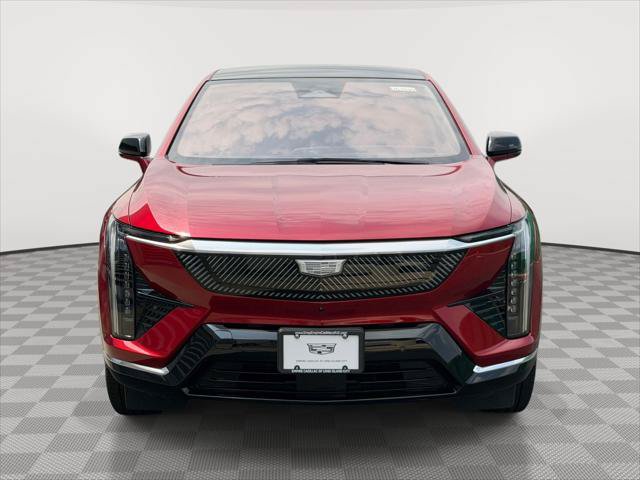 Used 2025 Cadillac Optiq Luxury 1 w/ LPO, Floor Liner Package AWD/4WD image 2