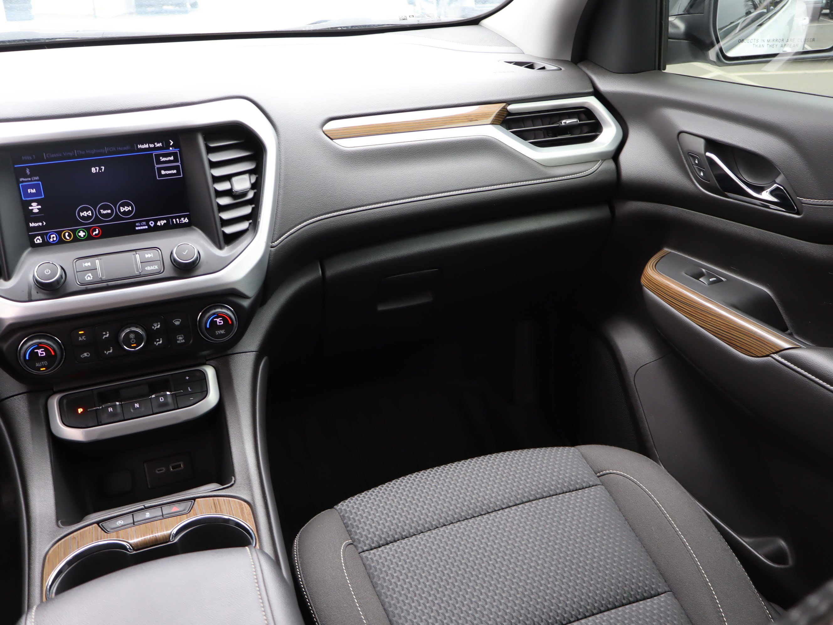 Certified 2023 GMC Acadia SLE w/ Driver Convenience Package image 13