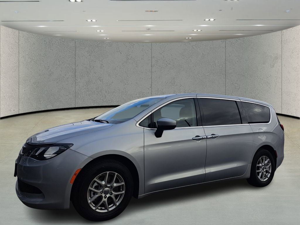 Used 2023 Chrysler Voyager LX image 9