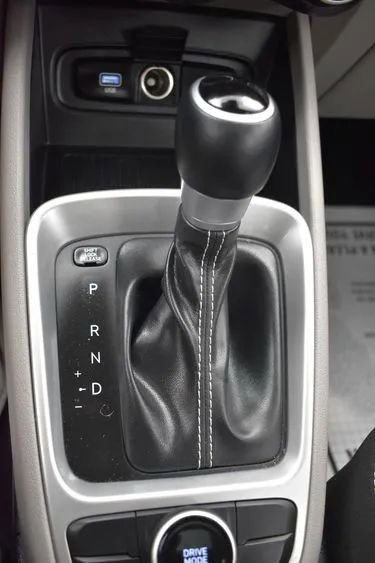 Used 2025 Hyundai Venue SEL image 35