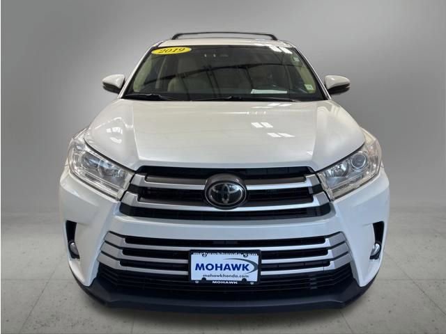 Used 2019 Toyota Highlander Plus AWD/4WD image 9