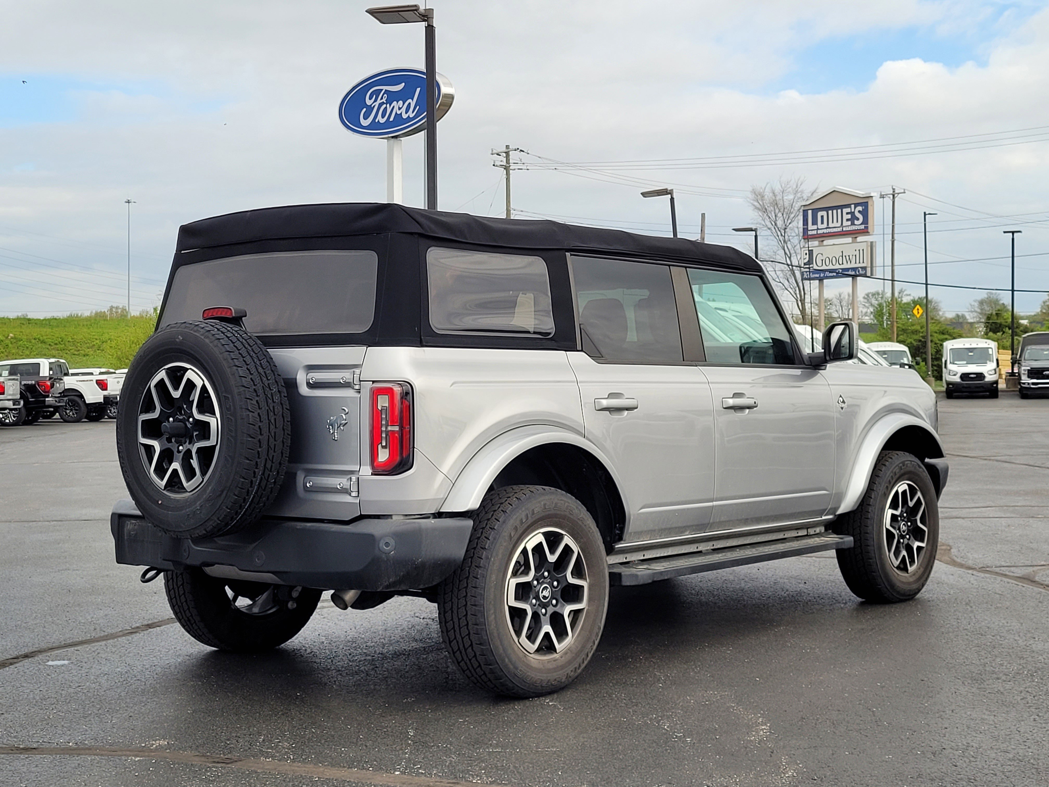Used 2023 Ford Bronco Outer Banks image 4