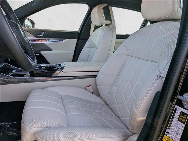 Used 2024 BMW i7 M70 w/ Premium Package AWD/4WD image 16