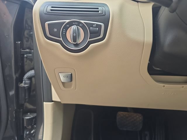 Used 2022 Mercedes-Benz GLC 300 4MATIC image 29