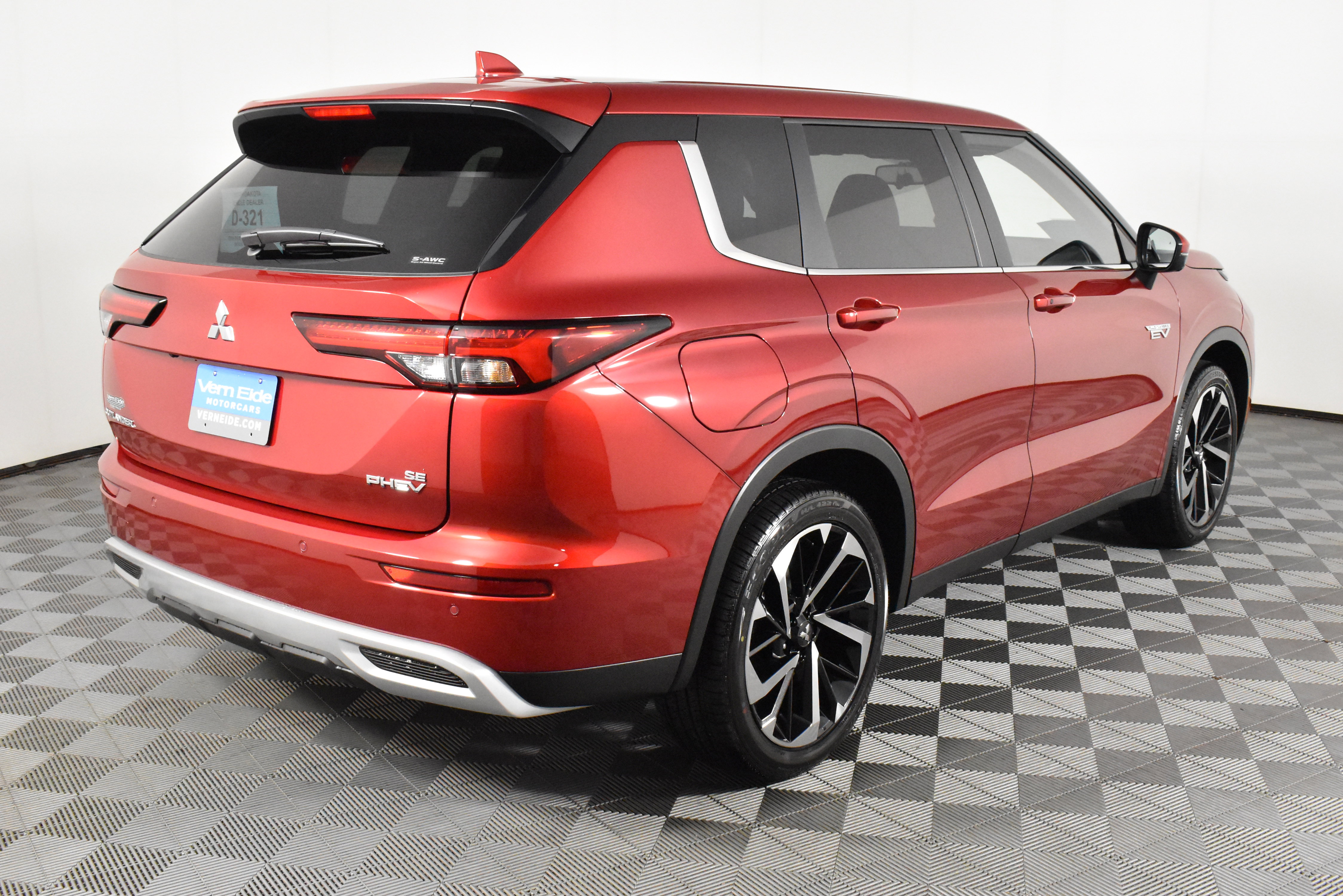 Used 2025 Mitsubishi Outlander SE image 6