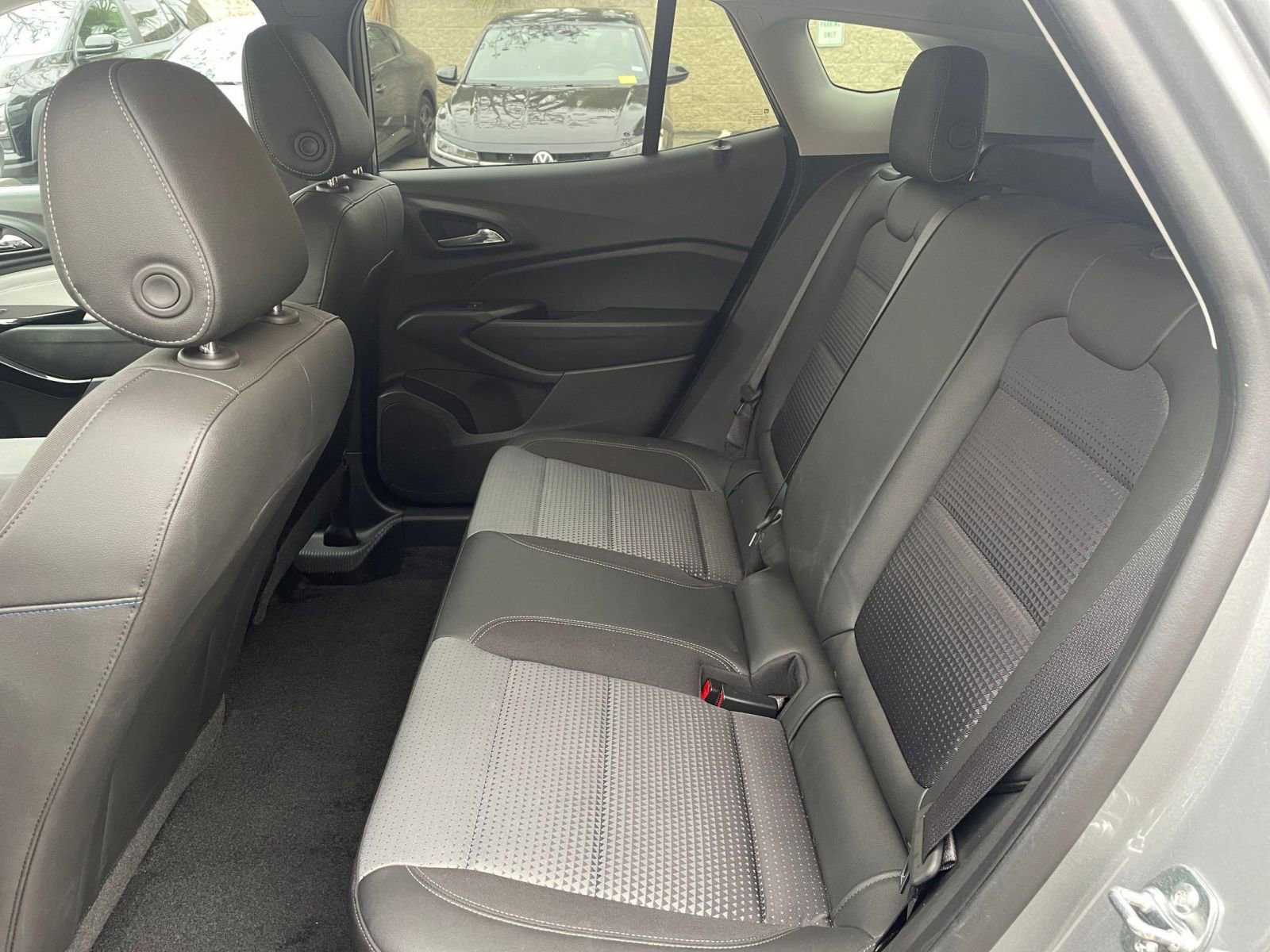 Used 2025 Chevrolet Trax LT image 25