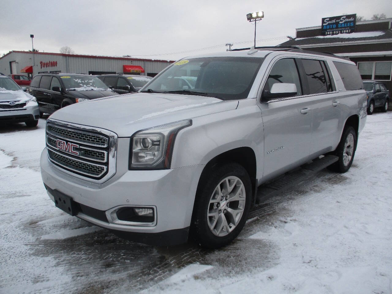 Used 2018 GMC Yukon XL SLE w/ SLE Value Package image 2
