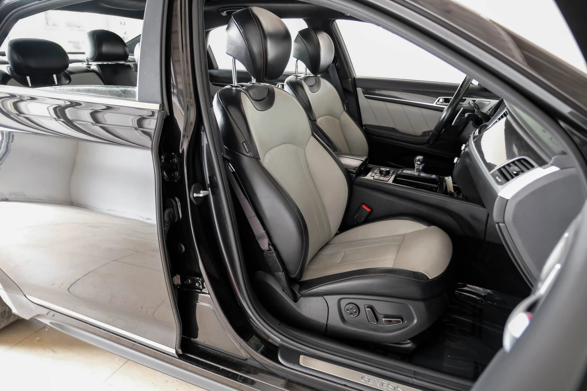 Used 2019 Genesis G80 3.3T Sport RWD image 32