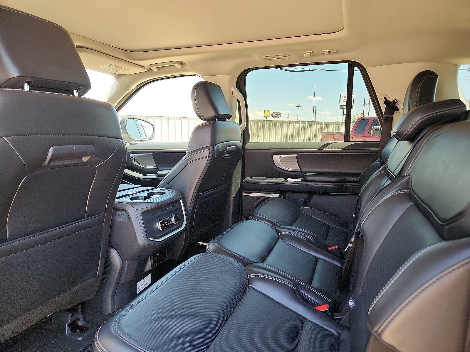 Used 2025 Ford Expedition Max Platinum AWD/4WD image 11