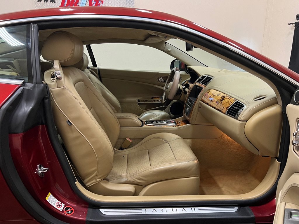 Used 2010 Jaguar XK Coupe RWD image 23