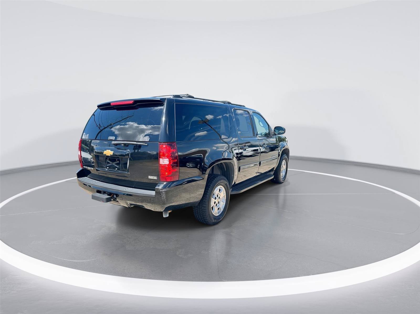 Used 2012 Chevrolet Suburban LS AWD/4WD image 8