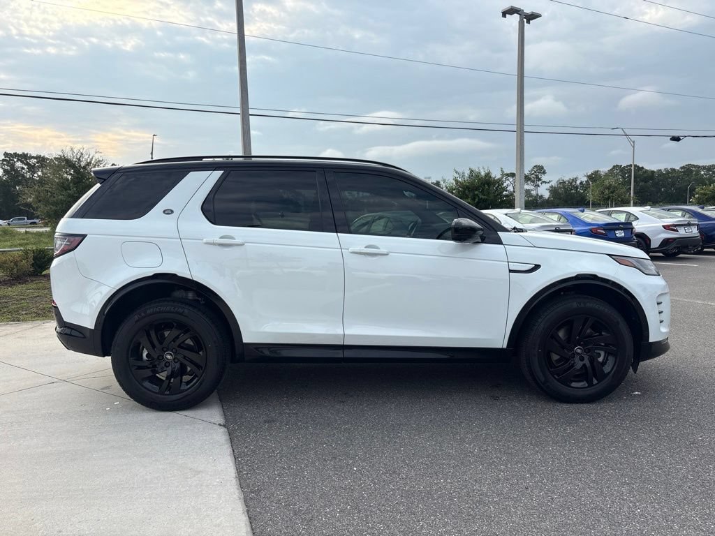 Used 2024 Land Rover Discovery Sport Dynamic SE AWD/4WD image 4
