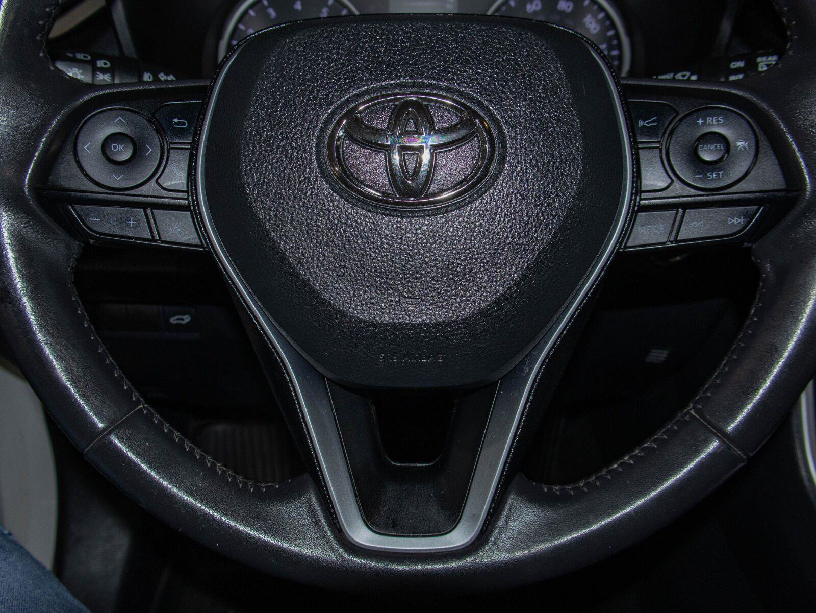 Used 2019 Toyota RAV4 XLE Premium FWD image 11