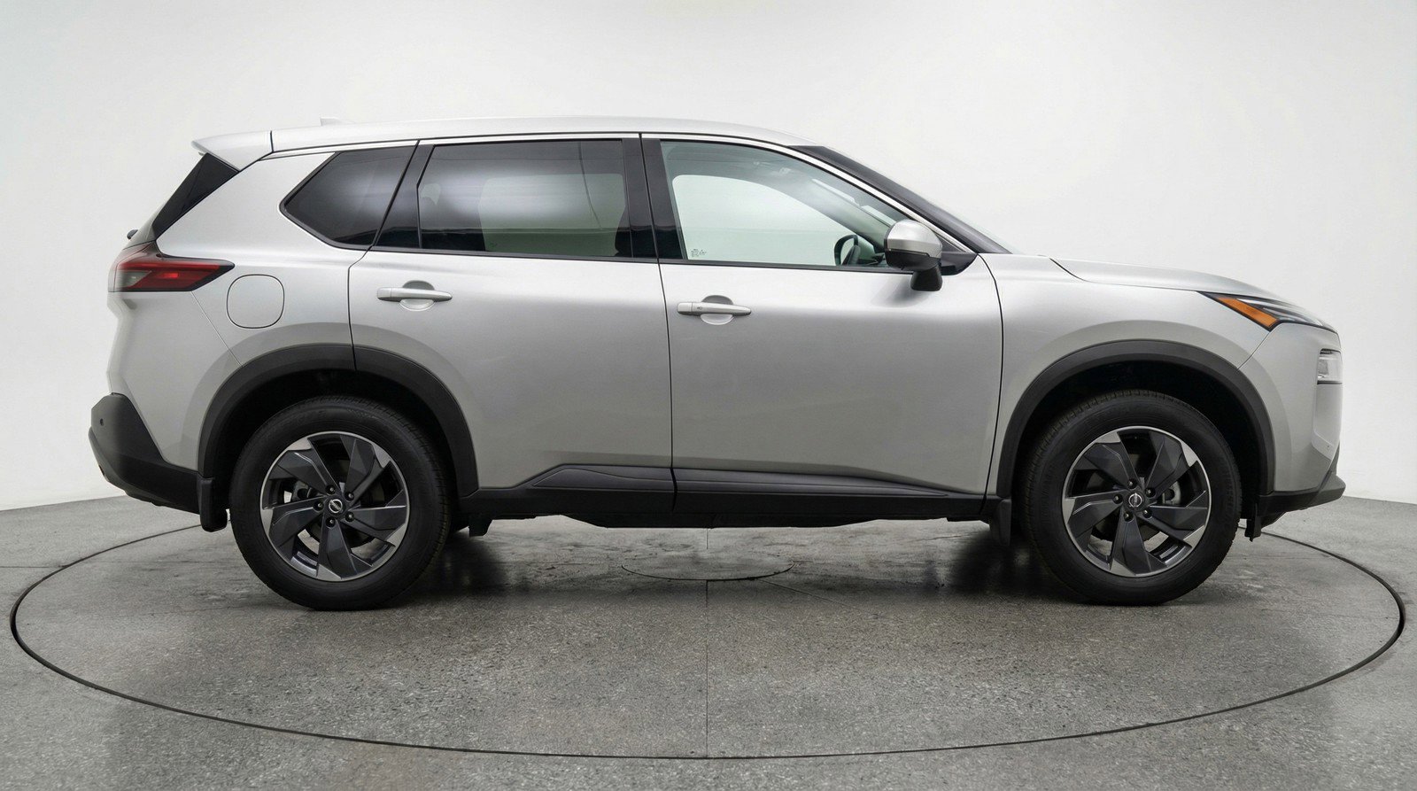 Used 2025 Nissan Rogue SV image 11