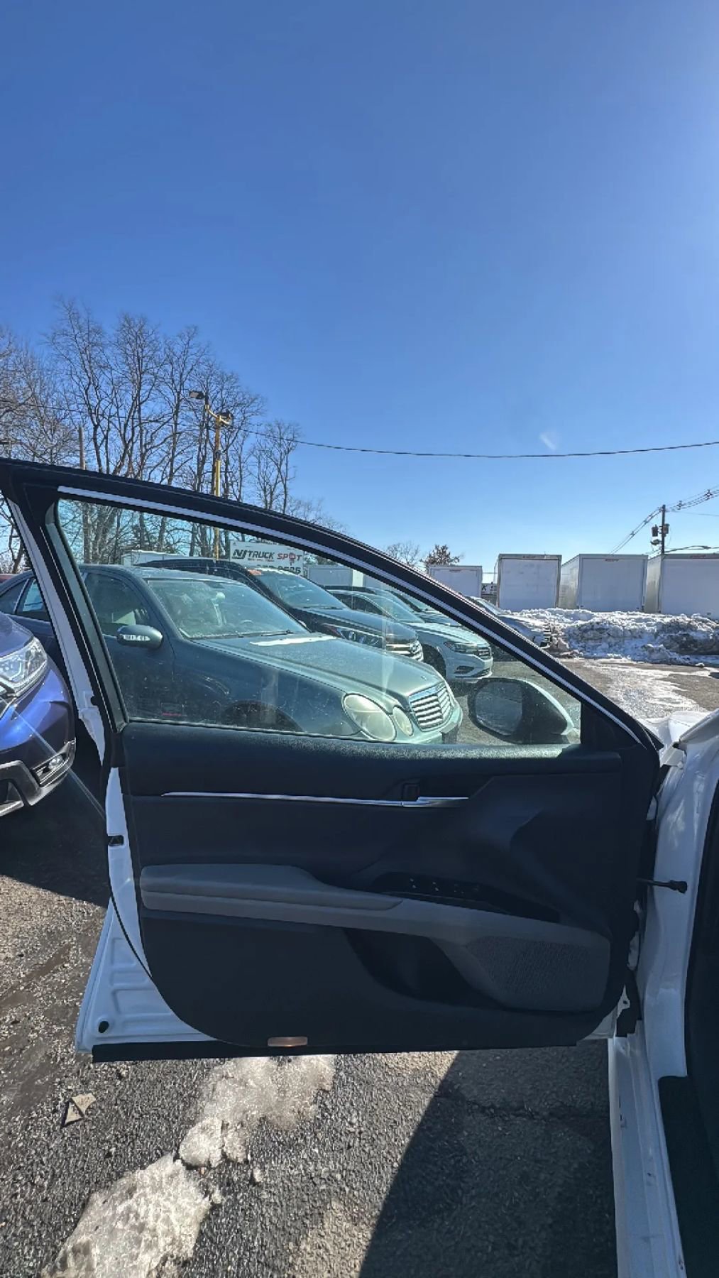 Used 2018 Toyota Camry LE image 9