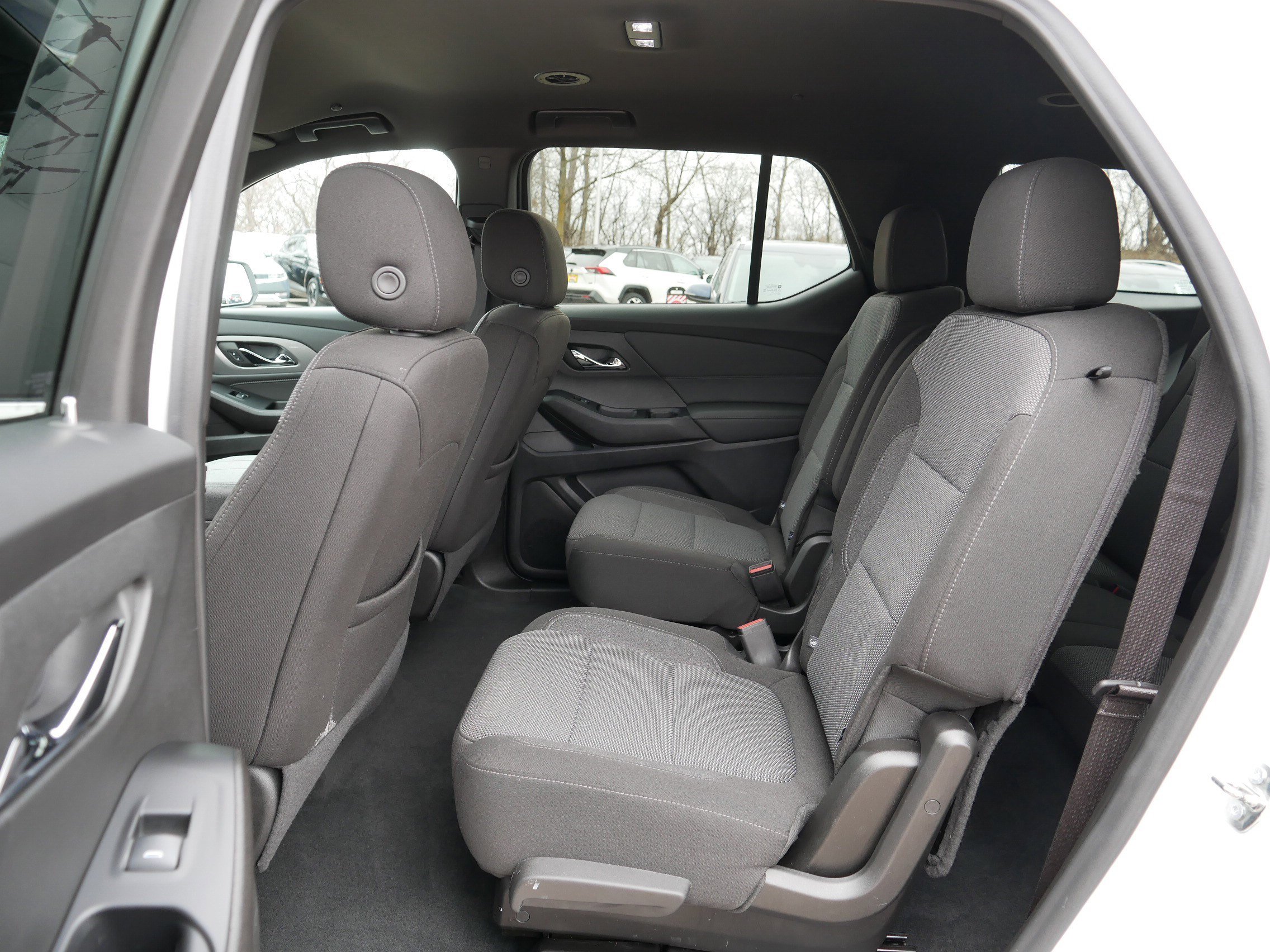 Used 2023 Chevrolet Traverse LT image 34