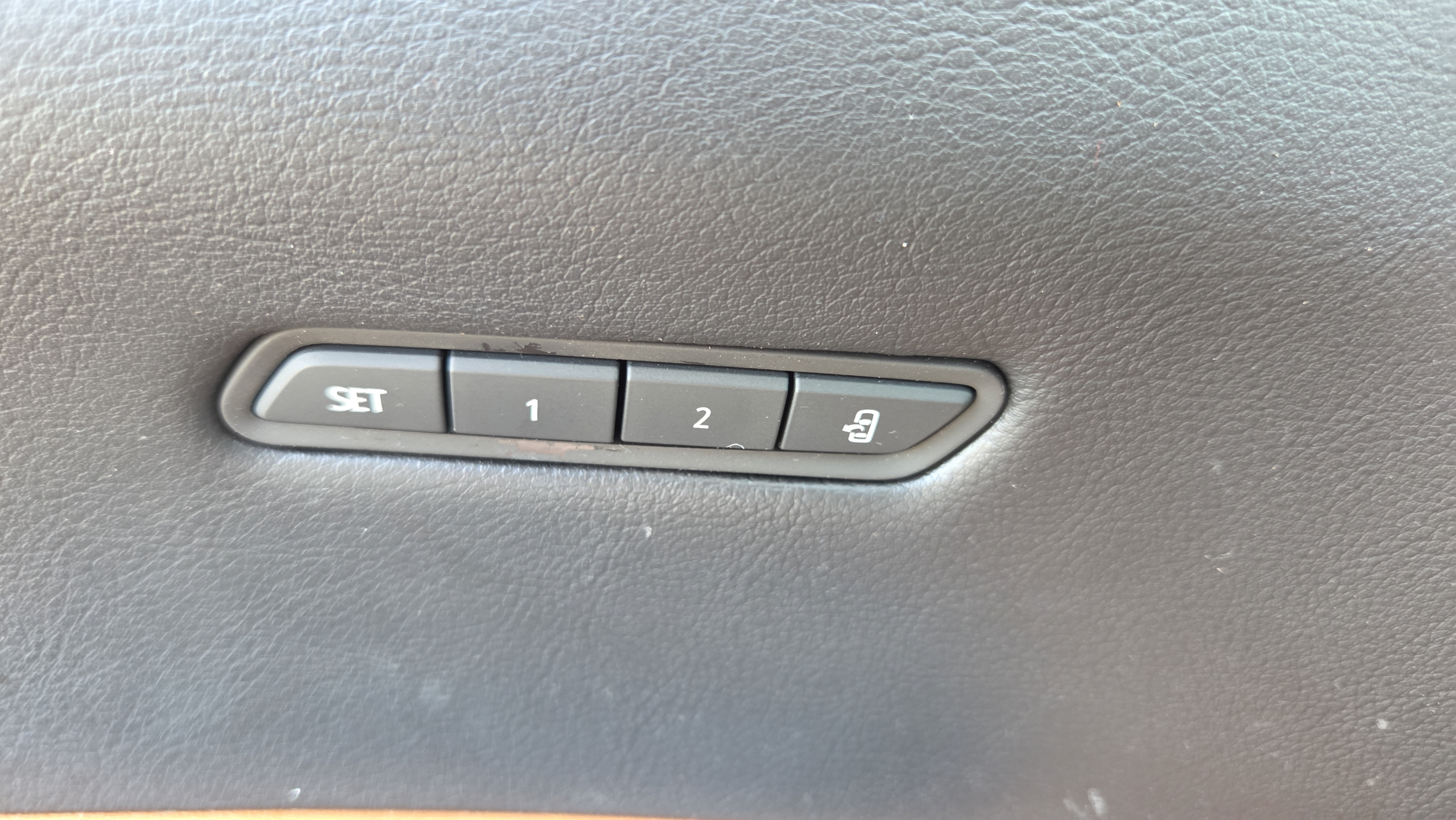 Used 2021 Cadillac XT5 Premium Luxury FWD image 28
