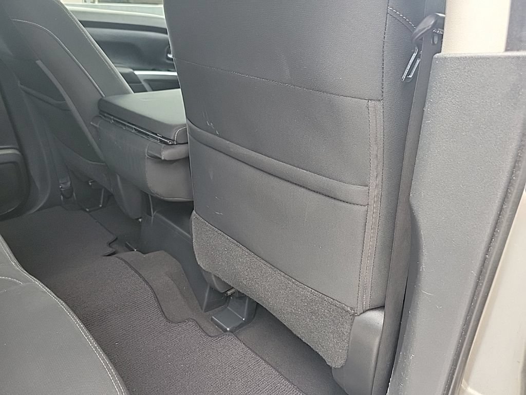 Used 2017 Nissan Titan SV AWD/4WD image 35