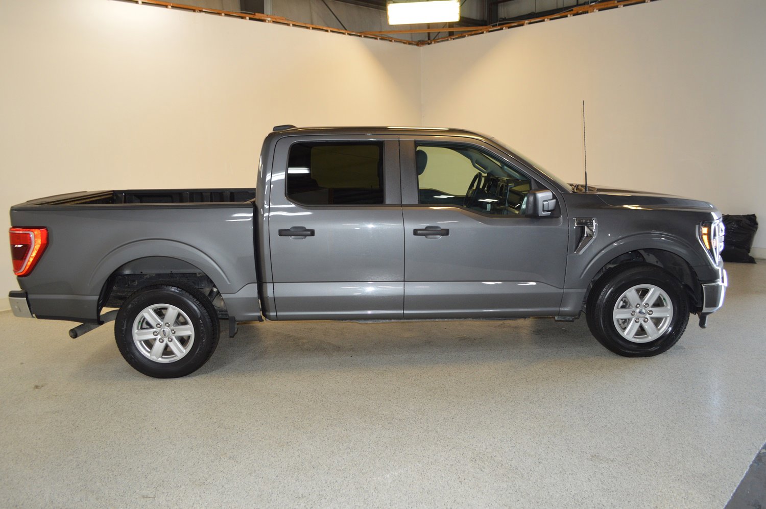 Used 2023 Ford F150 XLT image 2