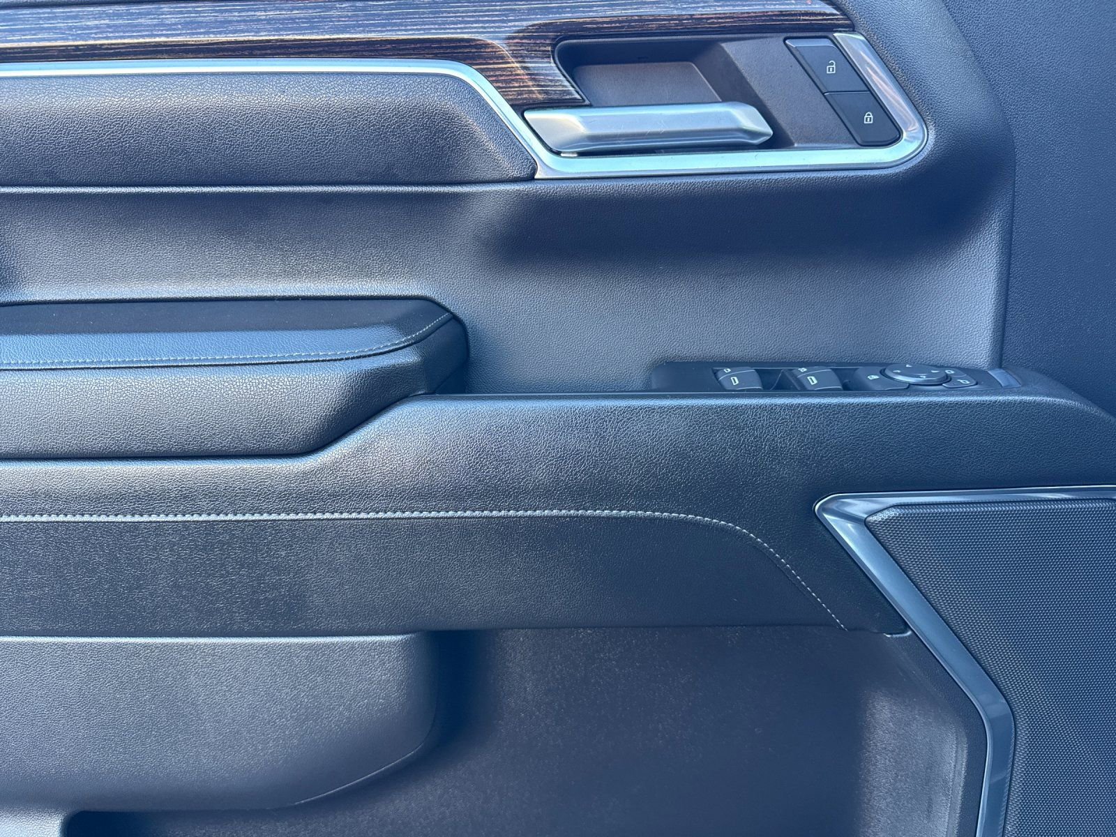 Used 2024 GMC Sierra 1500 Elevation image 11