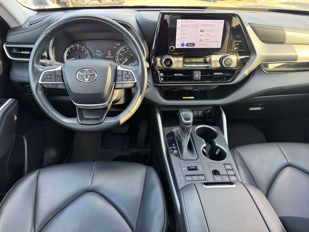 Used 2023 Toyota Highlander XLE image 17