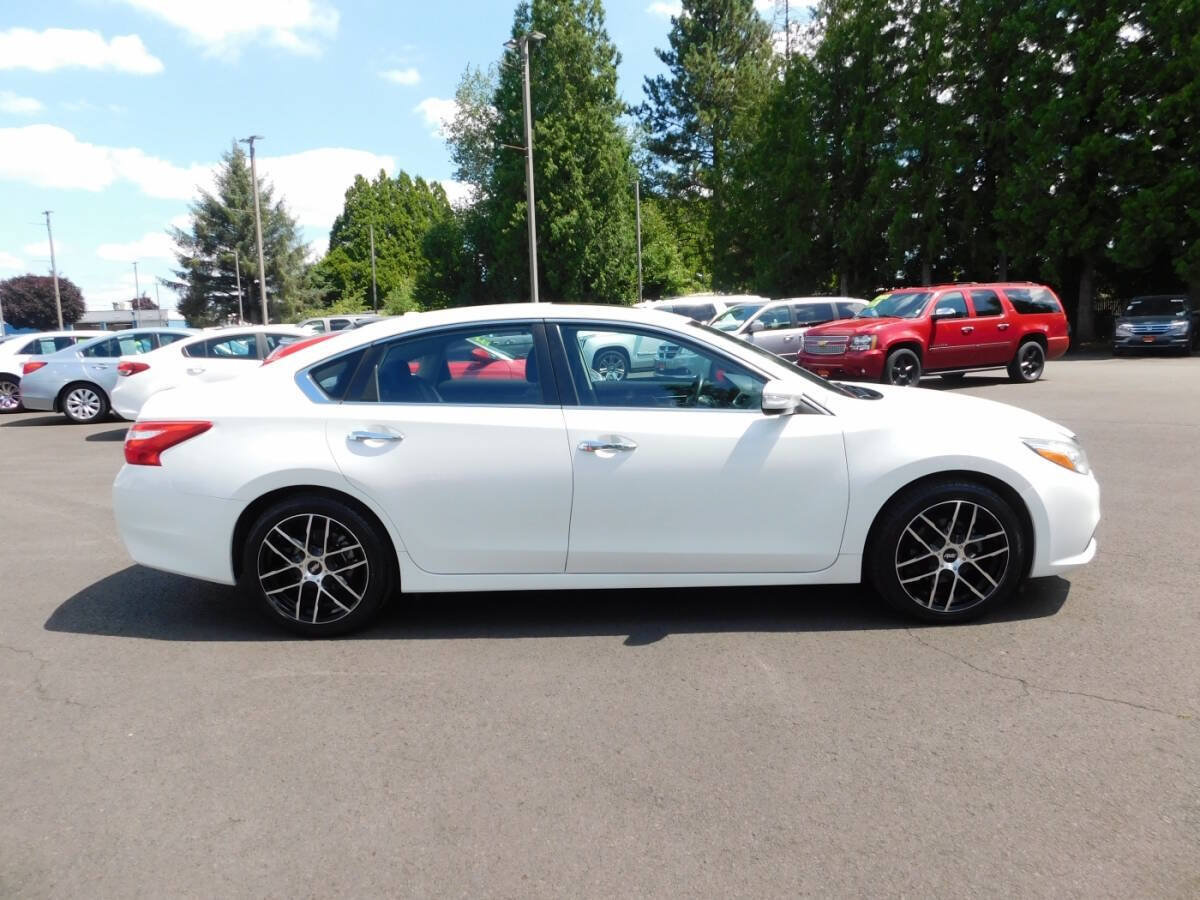 Used 2017 Nissan Altima 2.5 SV w/ Convenience Package FWD image 21