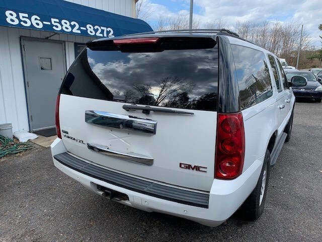 Used 2007 GMC Yukon XL SLT w/ SLT Preferred Equipment Group image 12