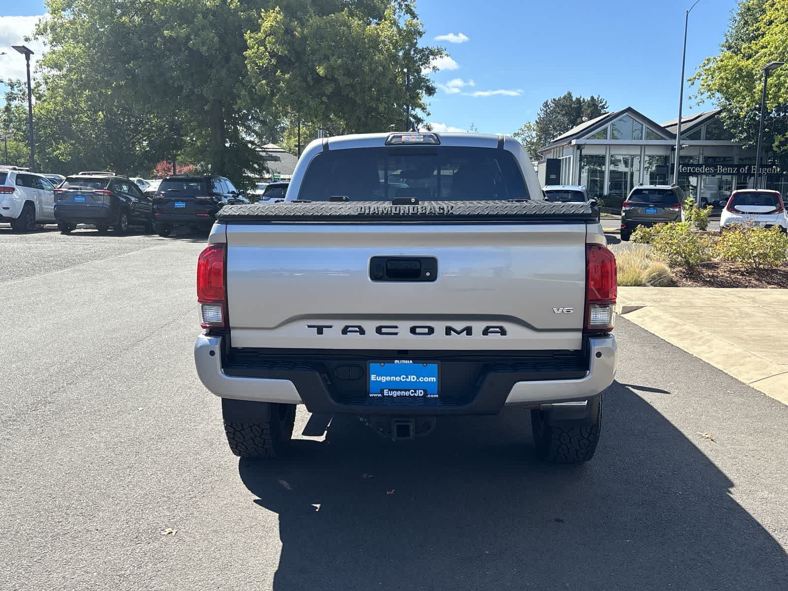 Used 2018 Toyota Tacoma TRD Sport w/ Technology Package AWD/4WD image 4