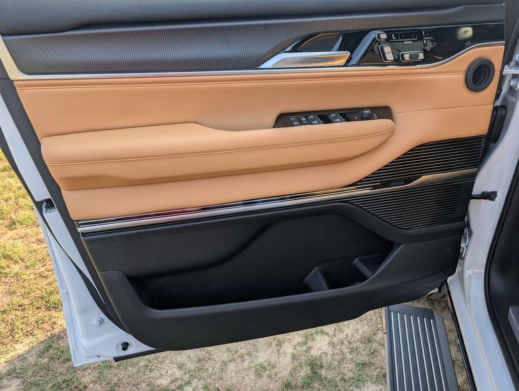 New 2026 Jeep Grand Wagoneer L Summit AWD/4WD image 9