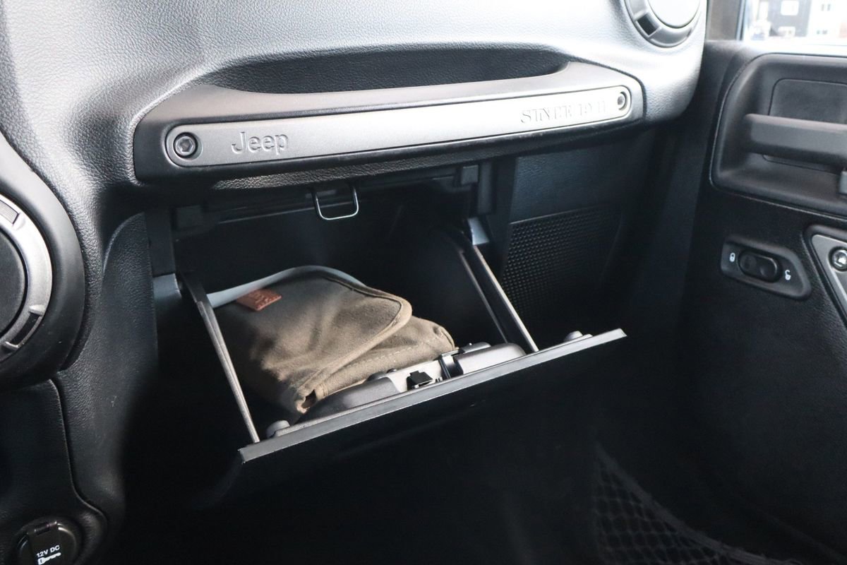 Used 2012 Jeep Wrangler Unlimited Sport image 35