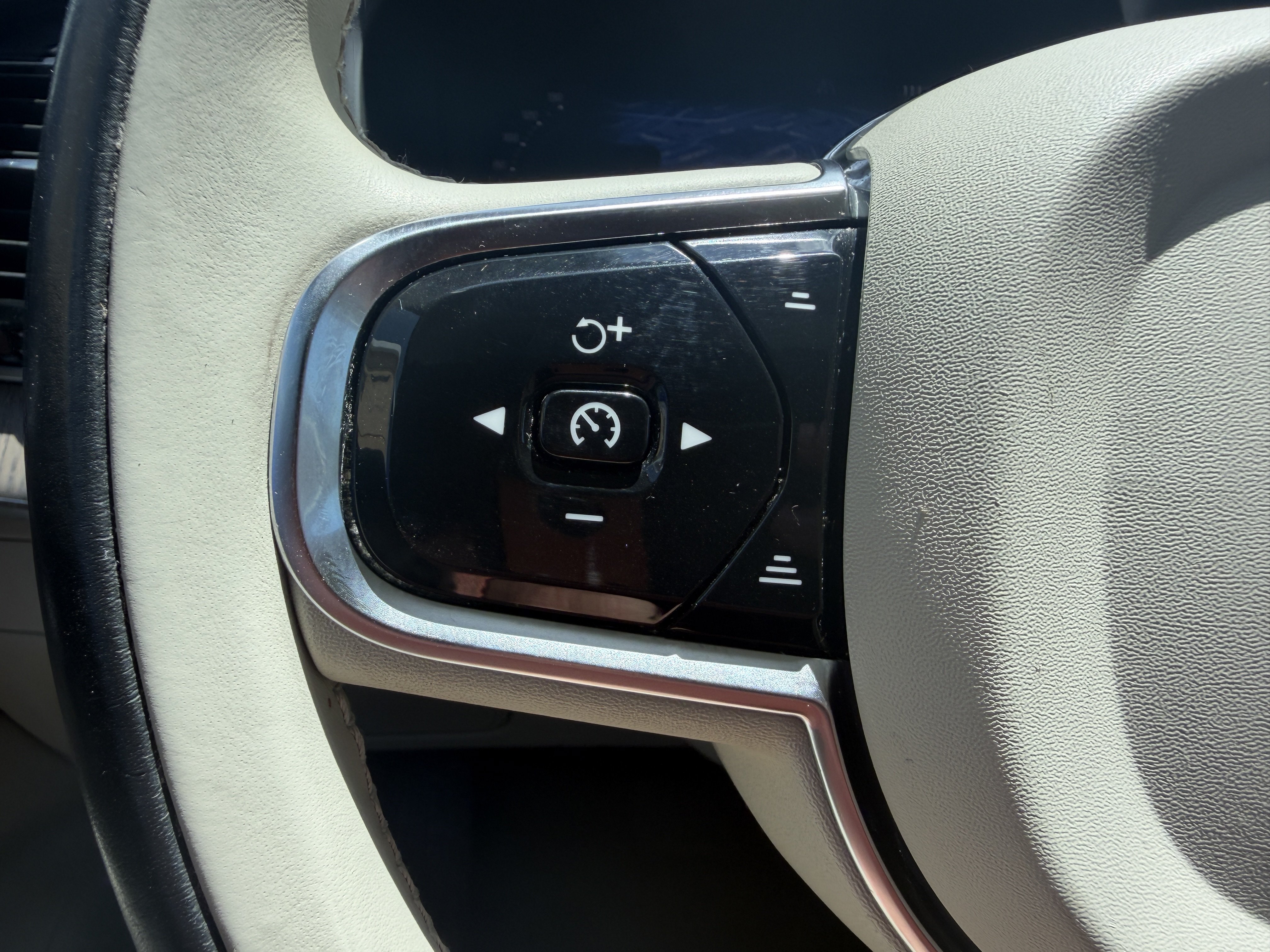 Certified 2024 Volvo XC90 B5 Plus w/ Protection Package Premier AWD/4WD image 29
