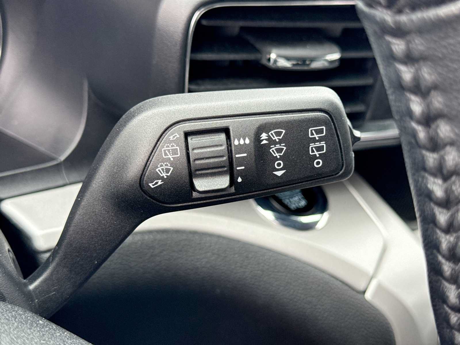 Used 2023 Ford Explorer XLT w/ Equipment Group 202A AWD/4WD image 26