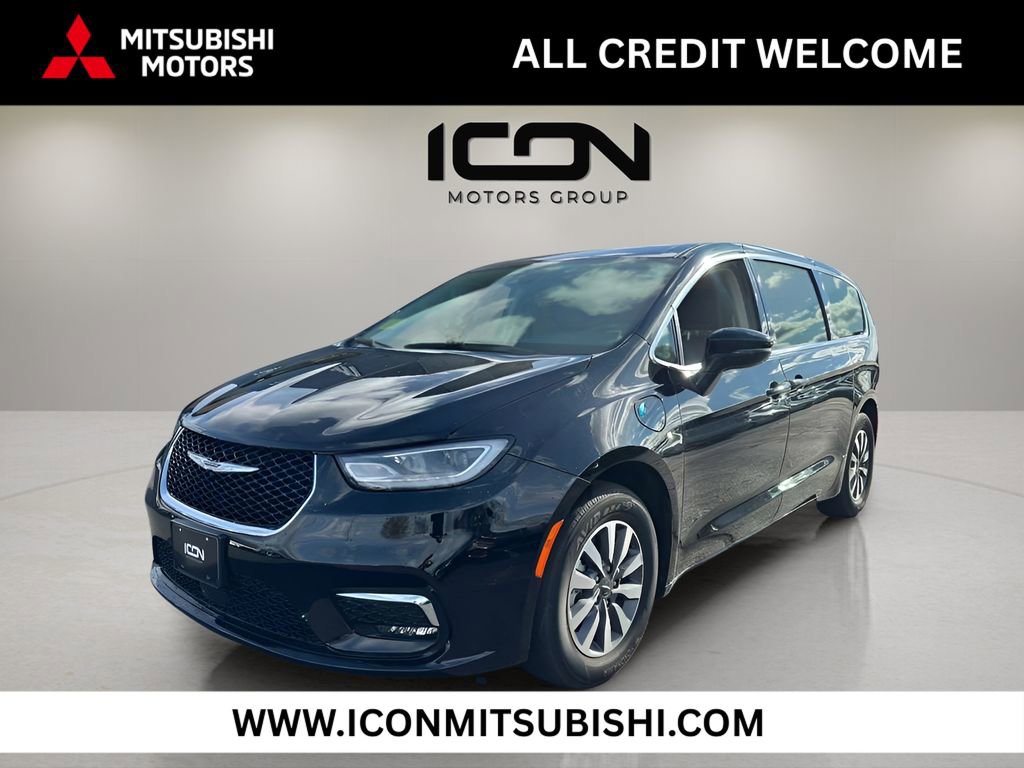 Used 2024 Chrysler Pacifica Select image 1