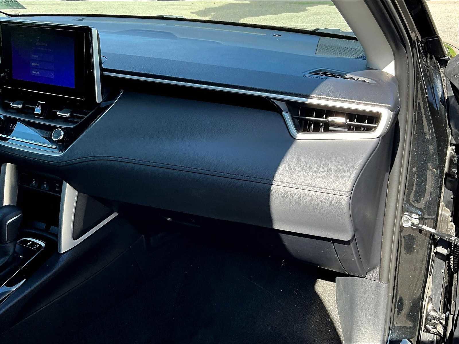 Used 2025 Toyota Corolla Cross XLE image 13