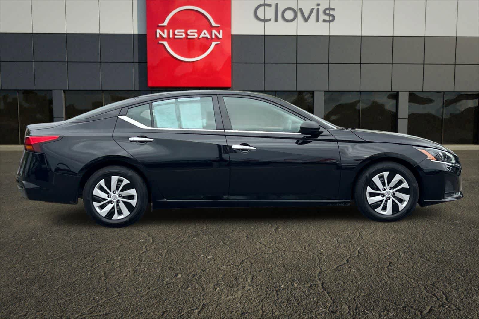 Used 2024 Nissan Altima 2.5 S FWD image 9