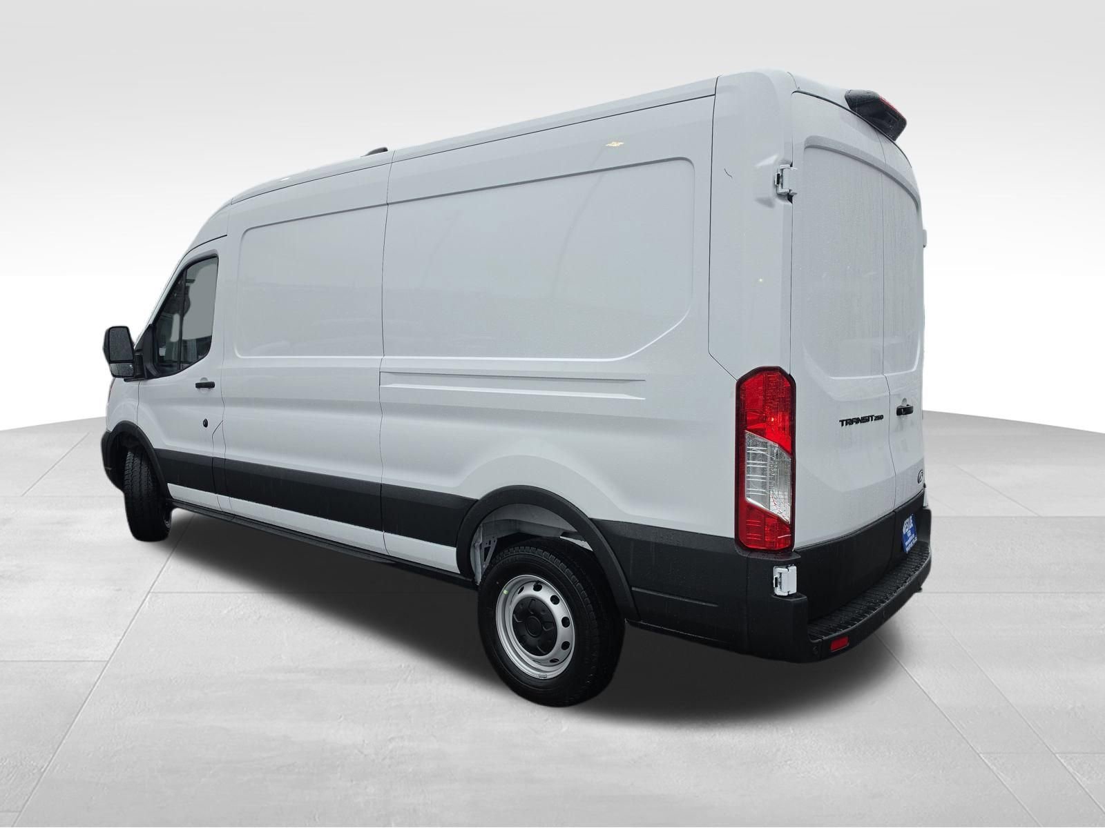New 2026 Ford Transit 250 148 Medium Roof w/ Load Area Protection Package RWD image 5
