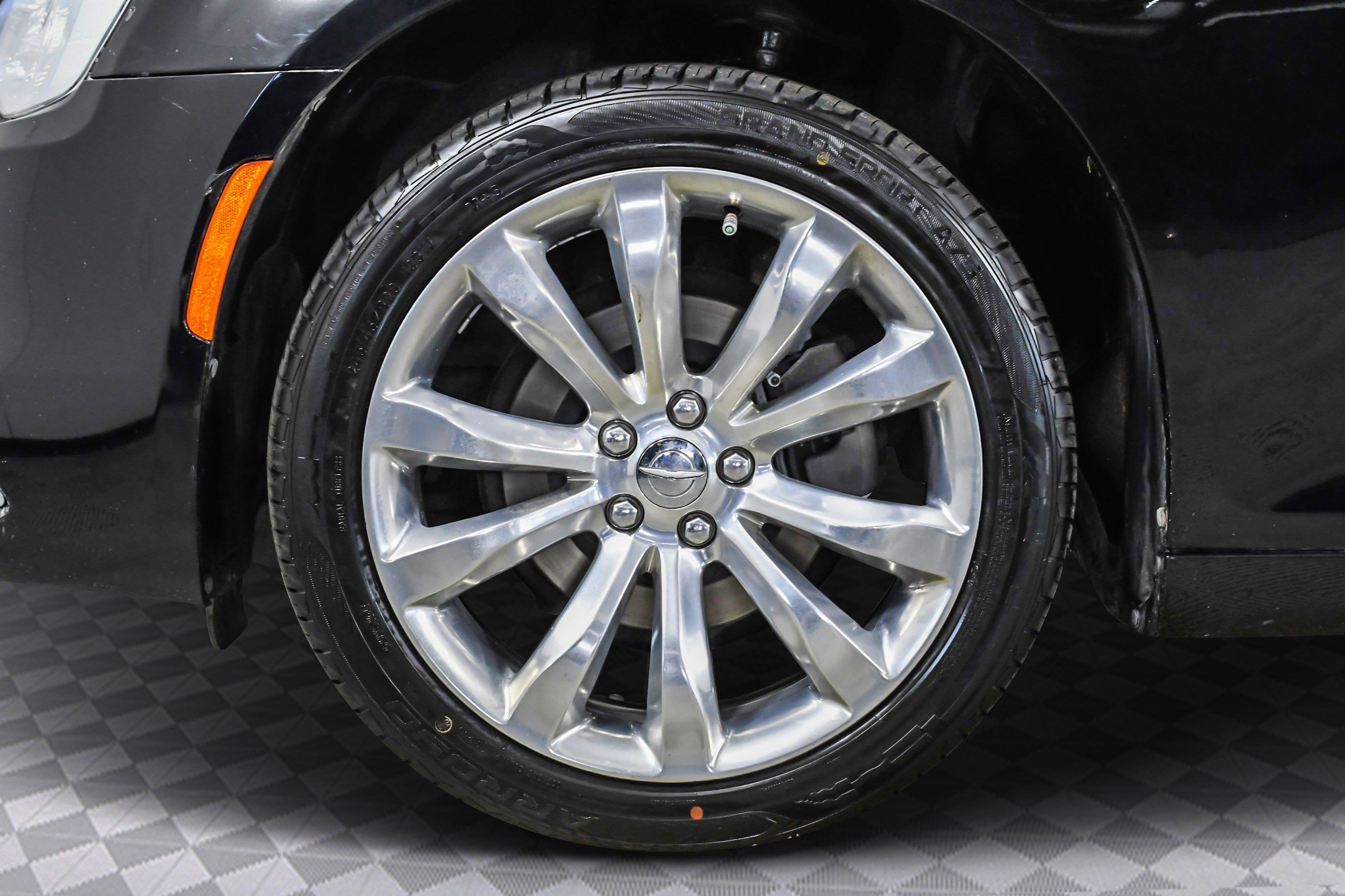 Used 2019 Chrysler 300 Touring L w/ Quick Order Package 22F image 34