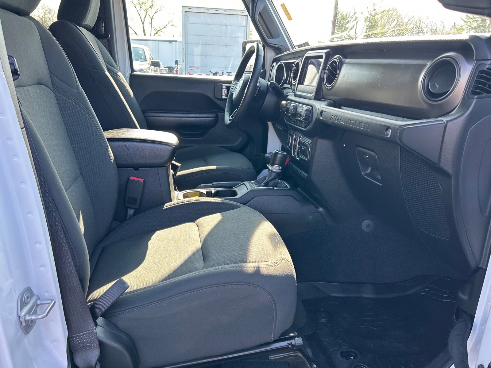 Used 2018 Jeep Wrangler Unlimited Sport S image 16